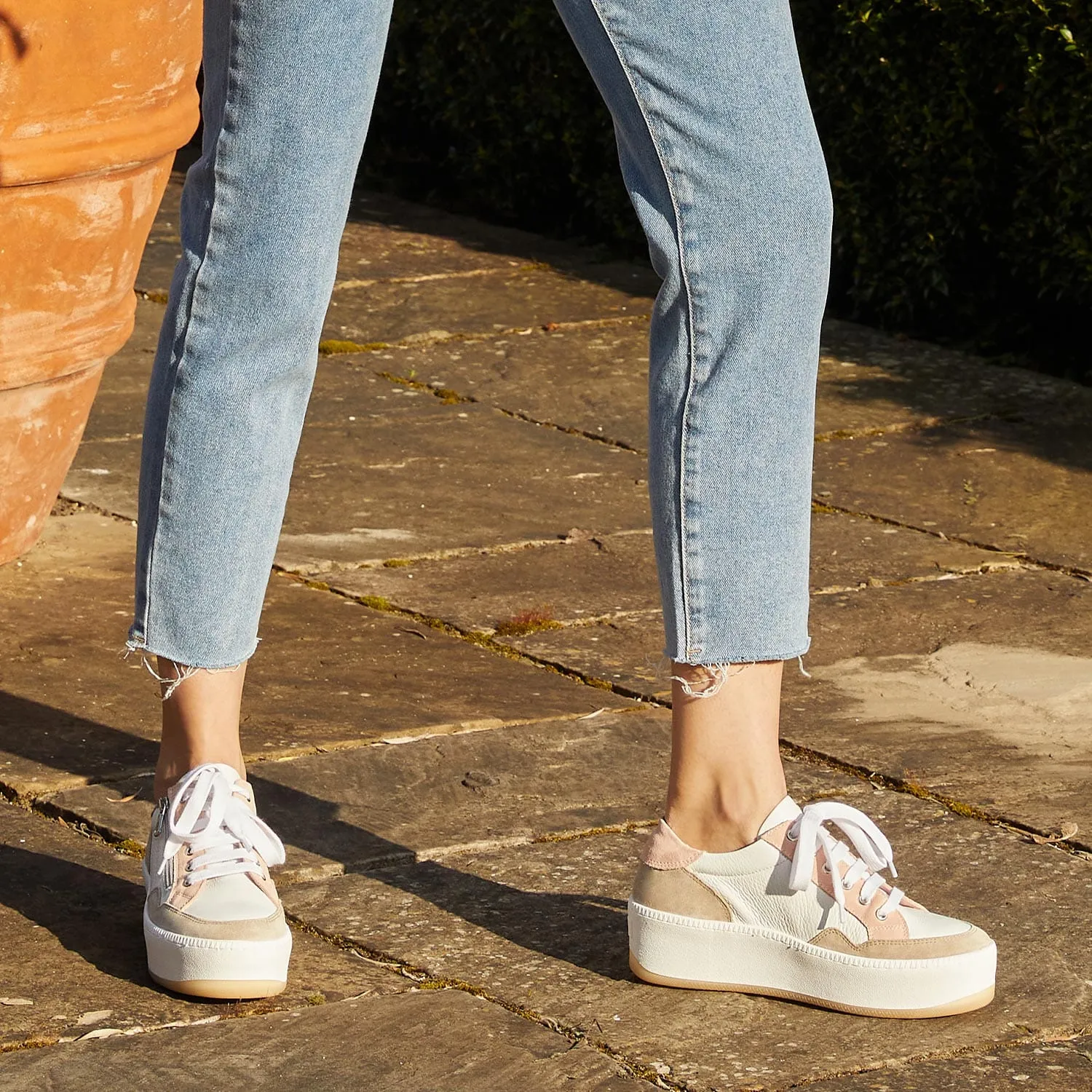 Dandy: White Leather & Pale Pink Suede