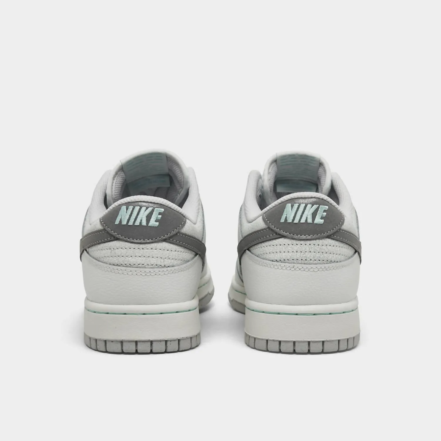 Men's Dunk Low Retro Se Shoes In Glacier Ice/metallic Silver/summit White