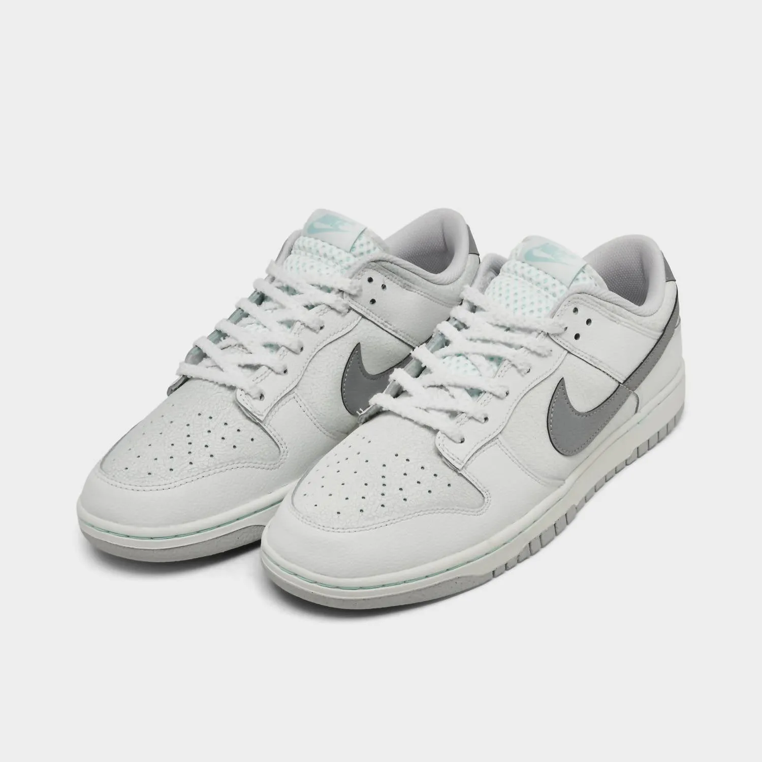 Men's Dunk Low Retro Se Shoes In Glacier Ice/metallic Silver/summit White