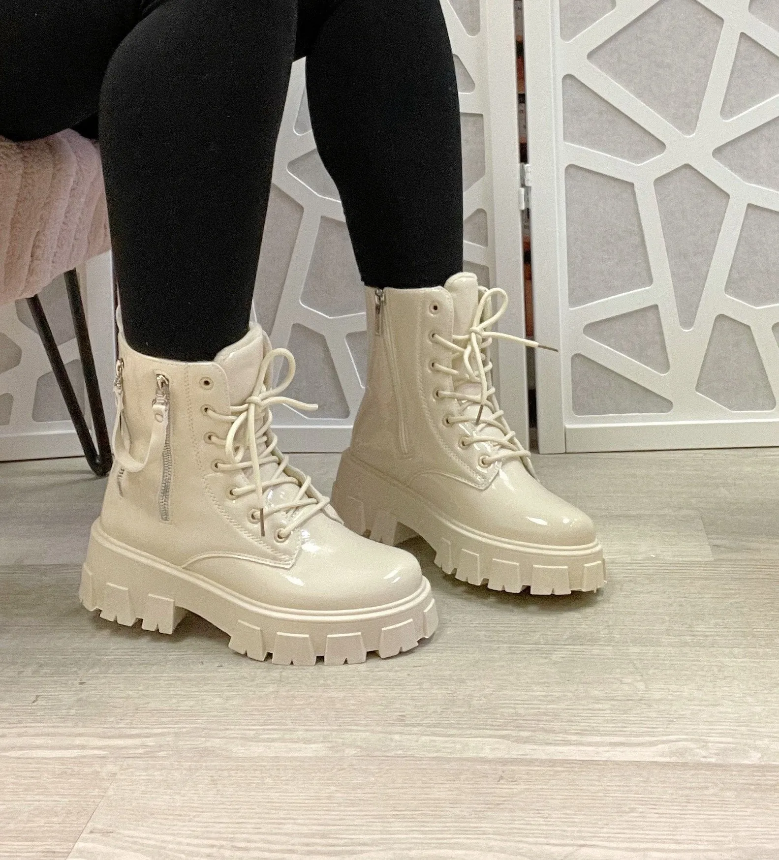 TRENTON - OFF WHITE