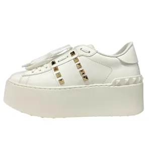 Valentino Garavani Sneakers (Pre-Owned)