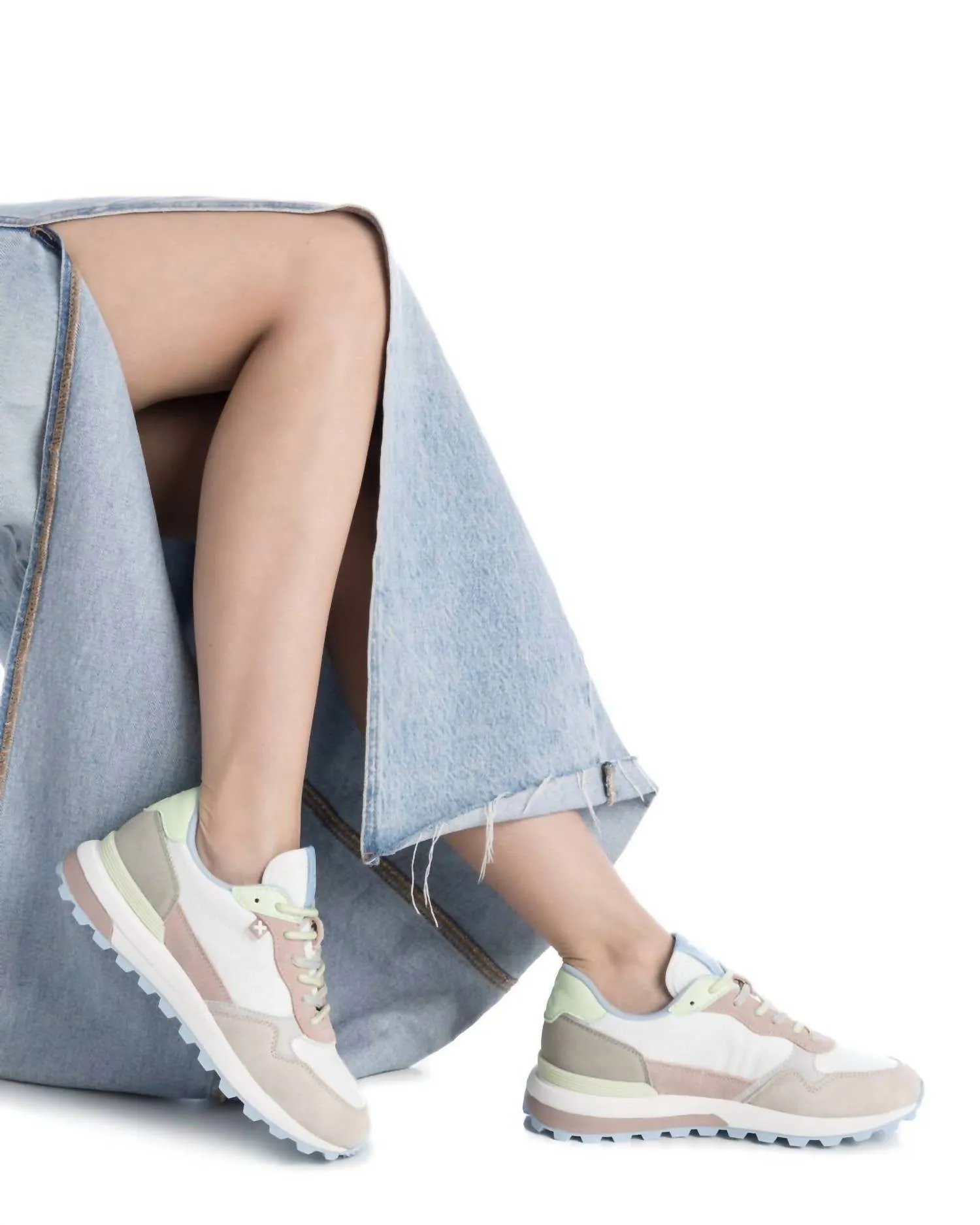 Women's Casual Sneakers In Beige