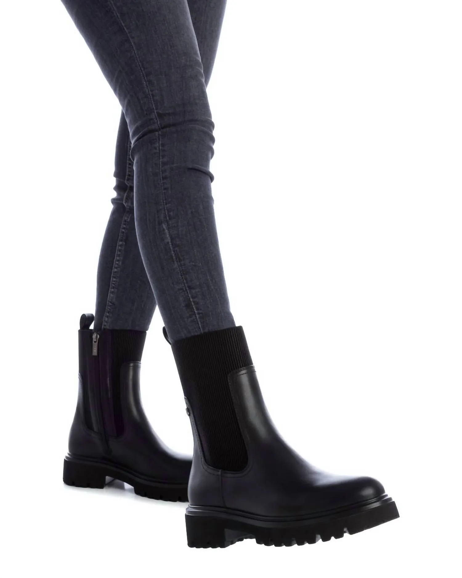 Women's Chelsea Booties In Black