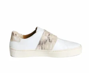 Women's Commuter Sneaker In White/sand