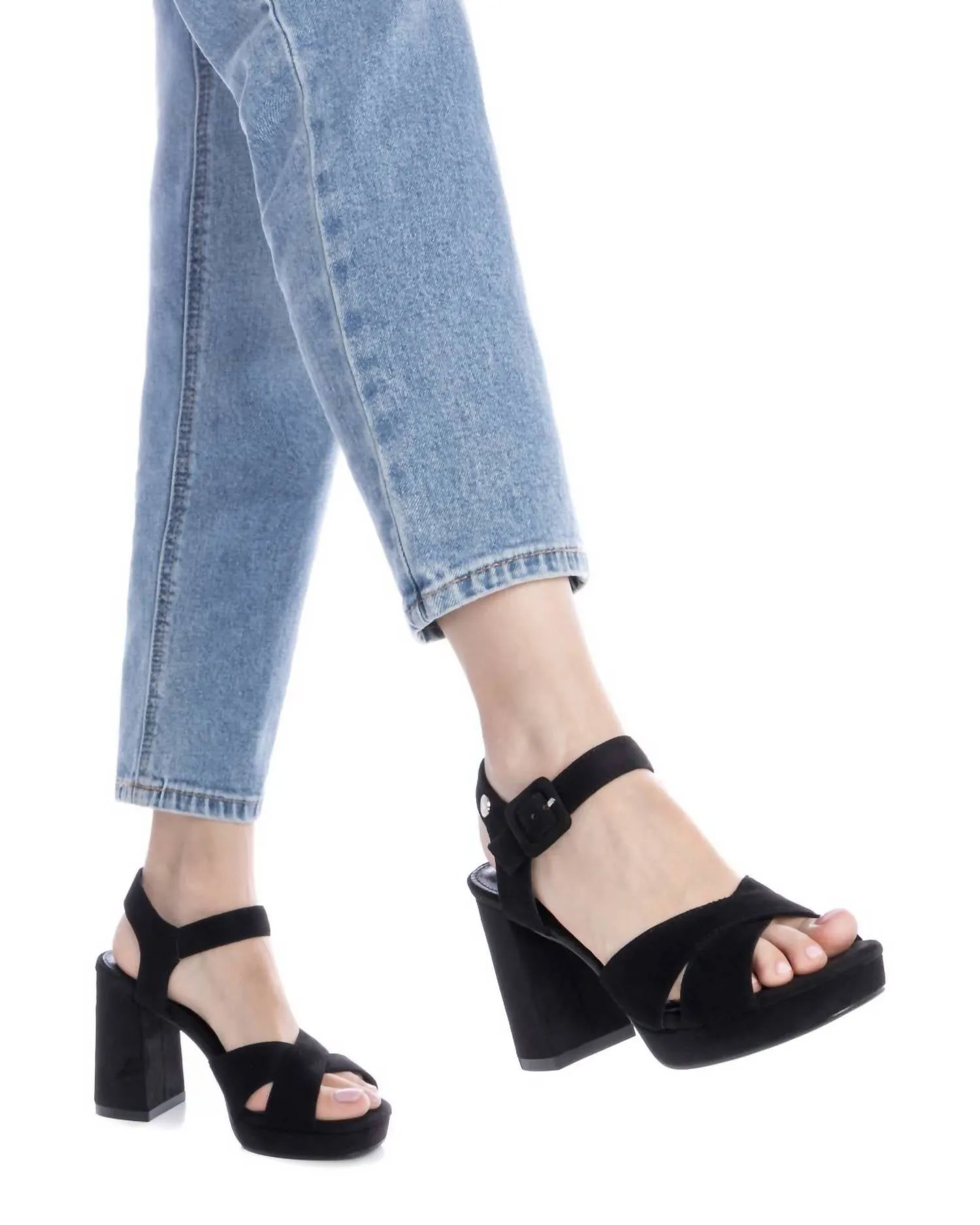 Women's Heeled Leather Sandals In Black
