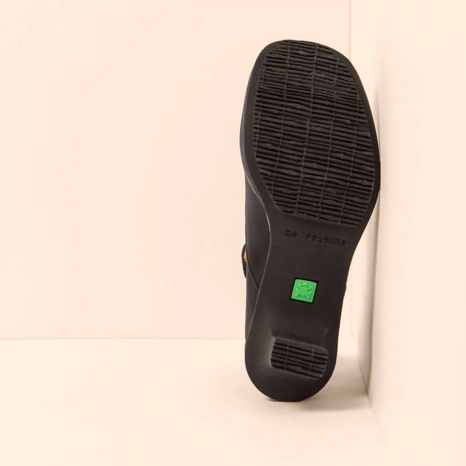 Women's Igusa Wax Nappa Shoes In Black