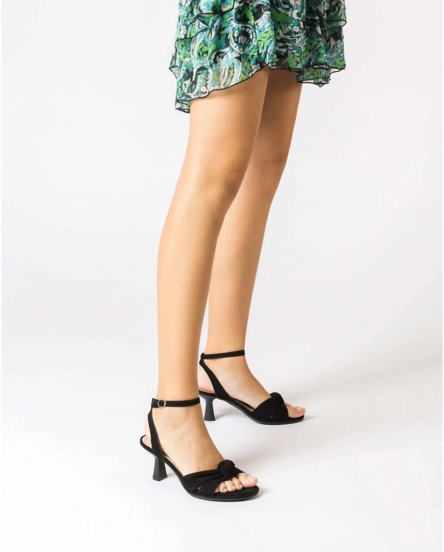 Women's Peep Toe Suede Heels In Negro