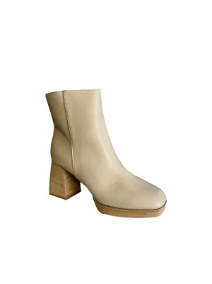 Women's Shakira Boots In Cream