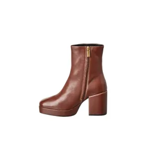 Women's Sweet Lady Leather Boot In Brown