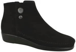 Wome's Jade Ankle Boot In Onyx